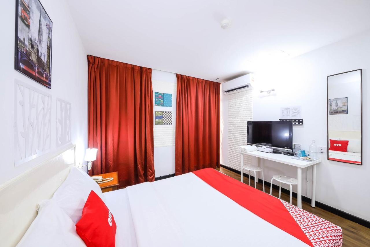 Oyo 43963 T Signature Hotel Петалинг-Джая Экстерьер фото