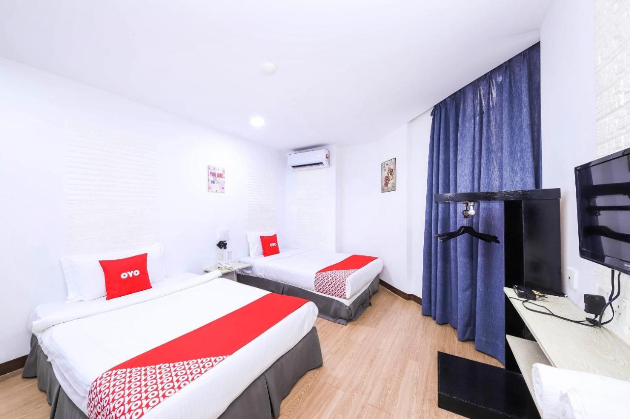 Oyo 43963 T Signature Hotel Петалинг-Джая Экстерьер фото
