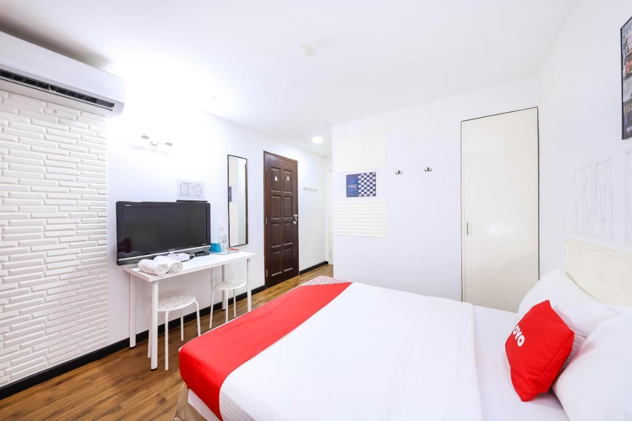 Oyo 43963 T Signature Hotel Петалинг-Джая Экстерьер фото