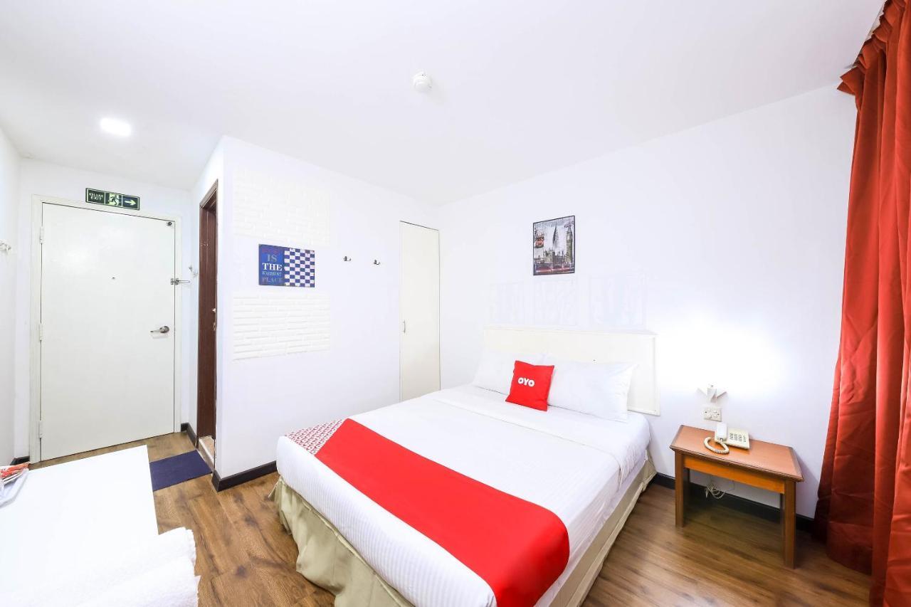 Oyo 43963 T Signature Hotel Петалинг-Джая Экстерьер фото