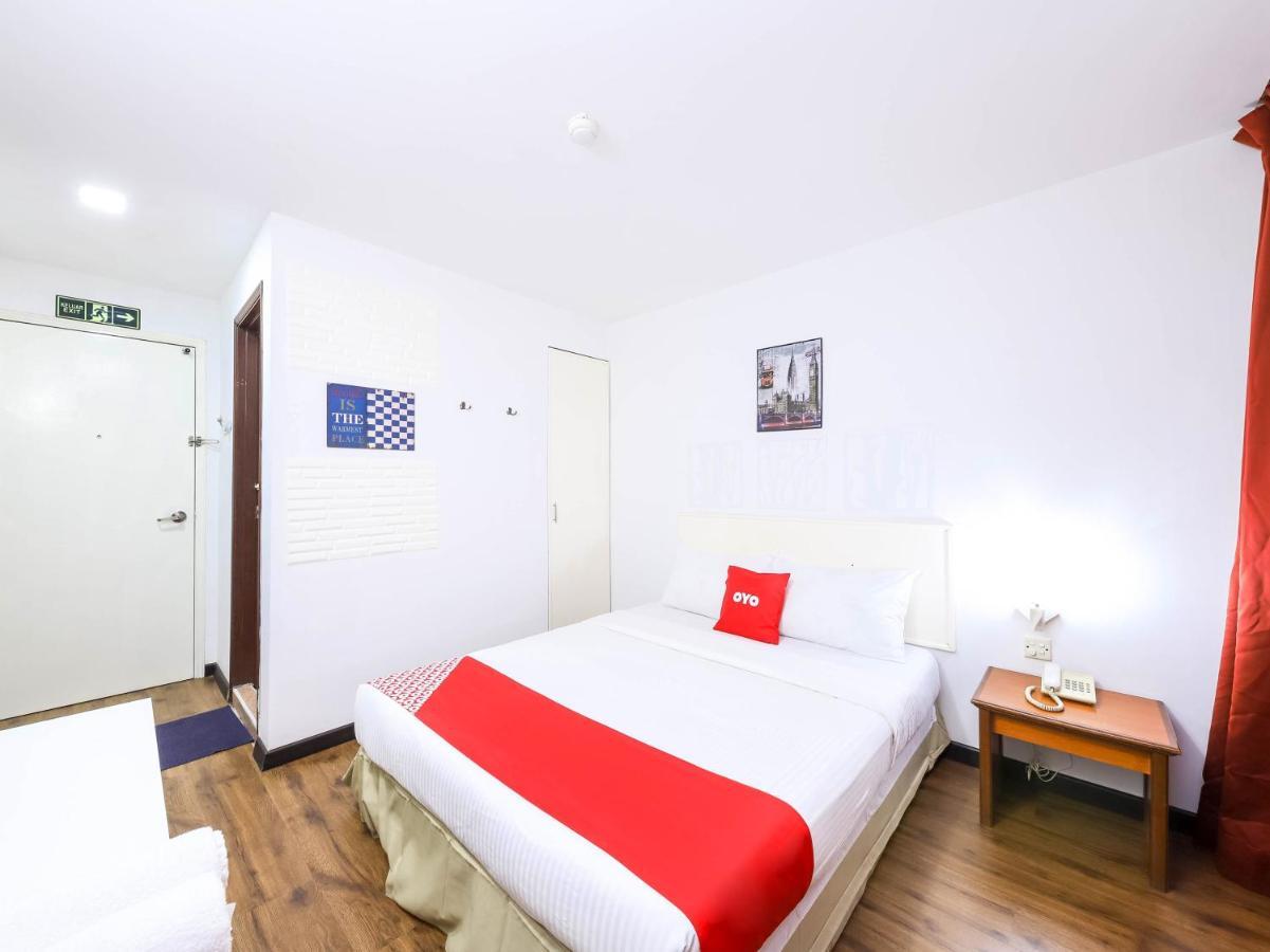 Oyo 43963 T Signature Hotel Петалинг-Джая Экстерьер фото
